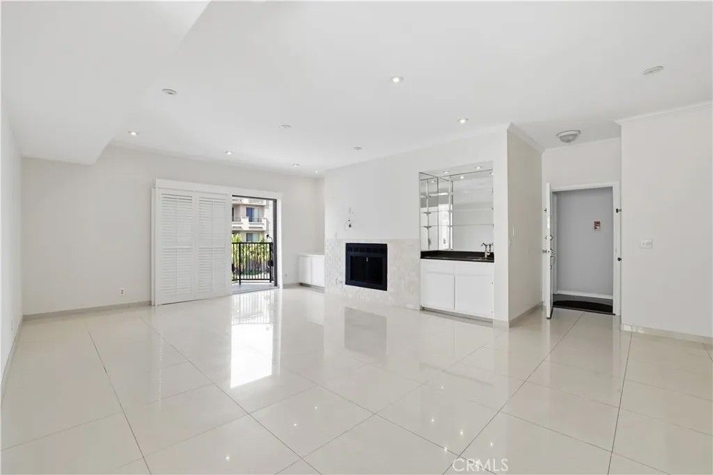 Photo of 1338 Amherst Ave #102, Los Angeles, CA 90025 (MLS # SR26073573)