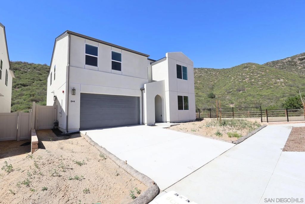 Photo of 844 Meadowood ST lot 348 St #Lot 348, Fallbrook, CA 92028 (MLS # 260008501)