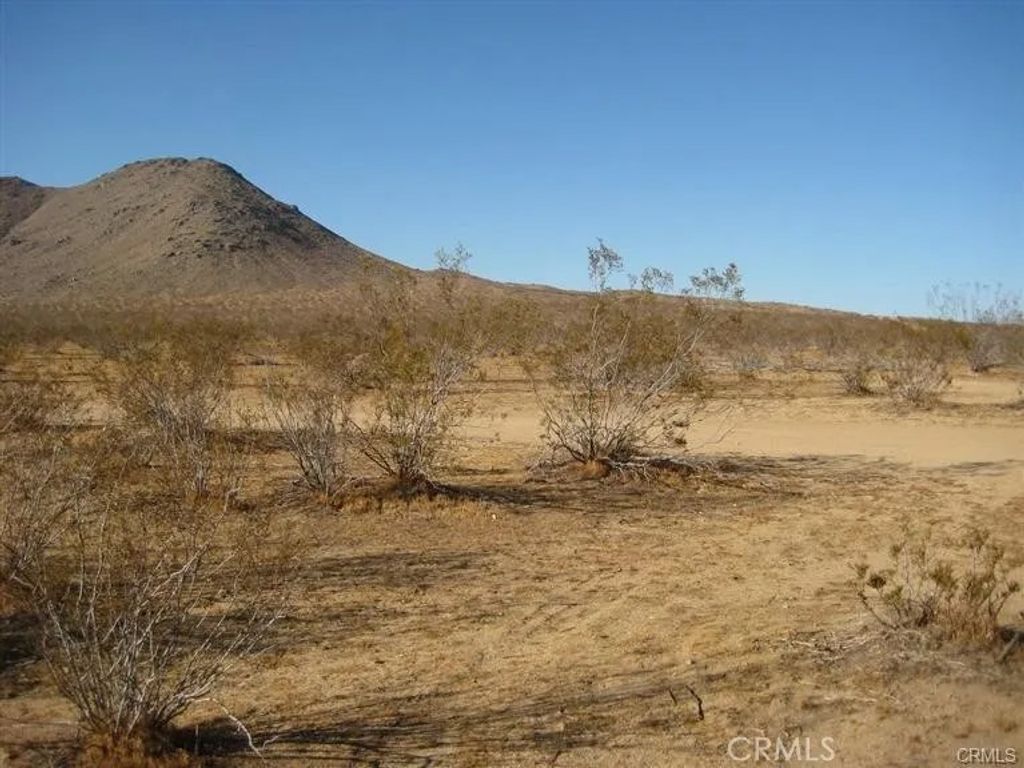Photo of 0 Falchion, Apple Valley, CA 92307 (MLS # CV25246636)