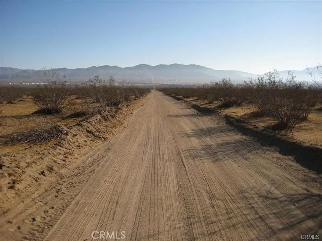 Photo of 0 Falchion, Apple Valley, CA 92307 (MLS # CV25246636)