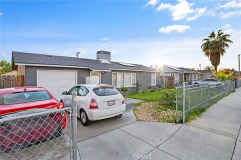 Tiny photo for 821 Lincoln Street, Hanford, CA 93230 (MLS # FR25264862)