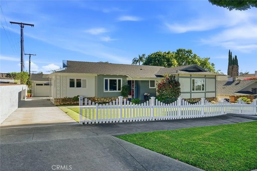 Photo of 8046 California Avenue, Whittier, CA 90602 (MLS # PW26010928)