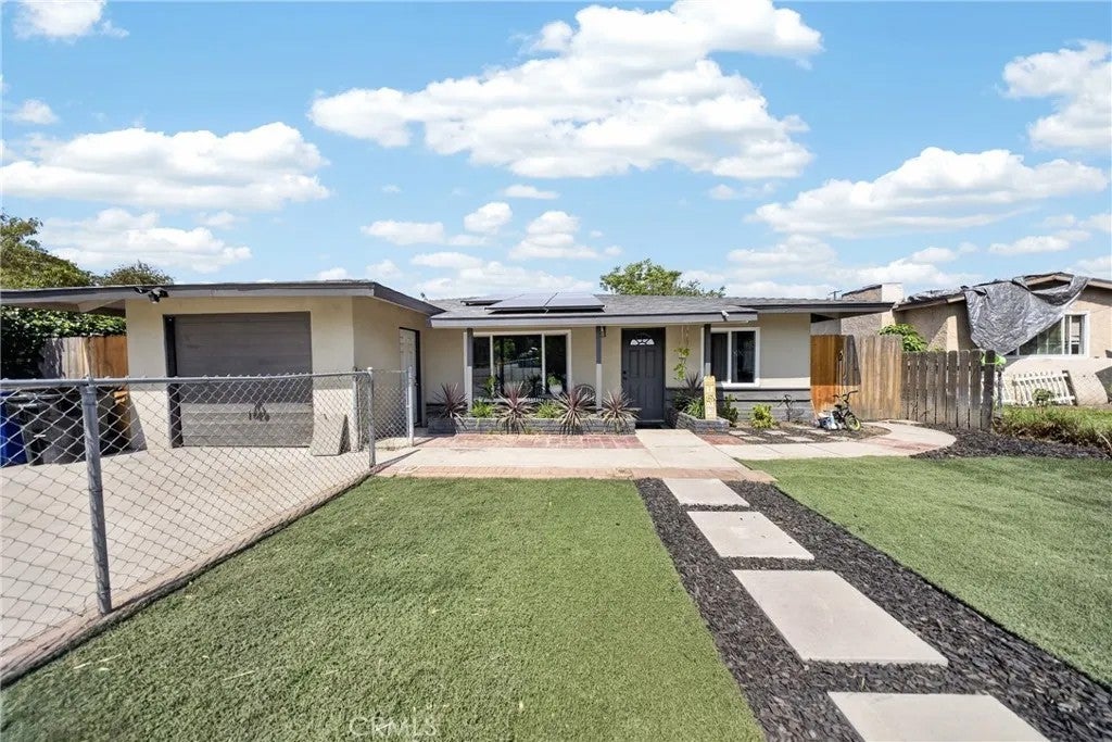 Photo of 7726 Del Rosa AVE, San Bernardino, CA 92410 (MLS # CV26148015)