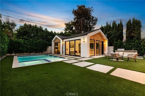 Tiny photo for 16749 Addison St, Encino, CA 91436 (MLS # BB25275435)