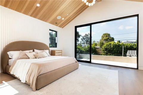 Tiny photo for 16749 Addison St, Encino, CA 91436 (MLS # BB25275435)