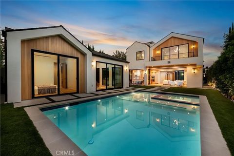 Tiny photo for 16749 Addison St, Encino, CA 91436 (MLS # BB25275435)