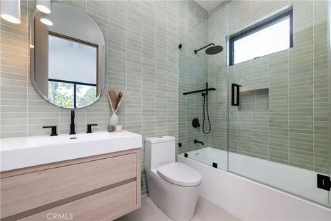 Tiny photo for 16749 Addison St, Encino, CA 91436 (MLS # BB25275435)