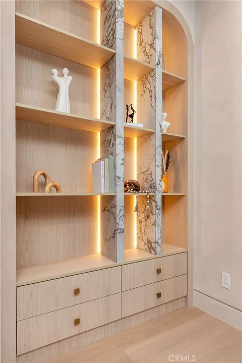 Tiny photo for 16749 Addison St, Encino, CA 91436 (MLS # BB25275435)