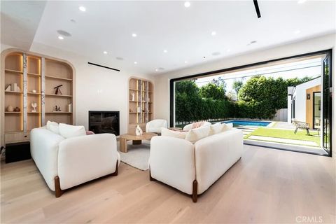 Tiny photo for 16749 Addison St, Encino, CA 91436 (MLS # BB25275435)