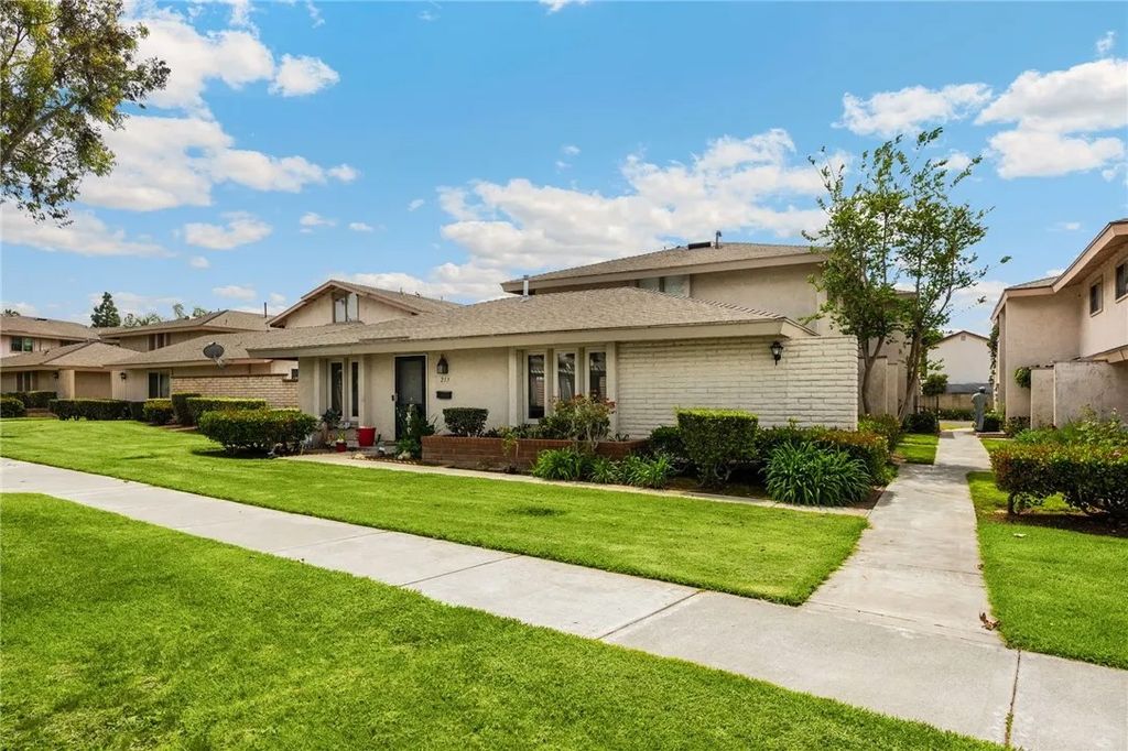 Photo of 211 Doverfield Dr, Placentia, CA 92870 (MLS # OC26072667)