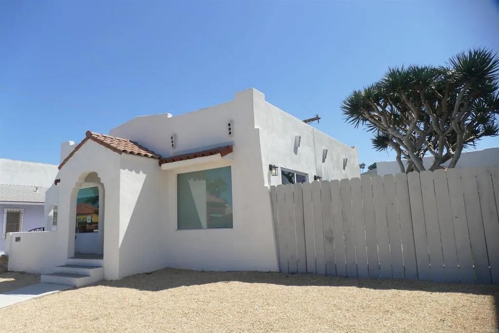 1817-1819 Sunset Cliffs Blvd