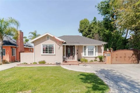 Photo of 731 & 733 N. Alexander Street, San Fernando, CA 91340 (MLS # SR26058108)