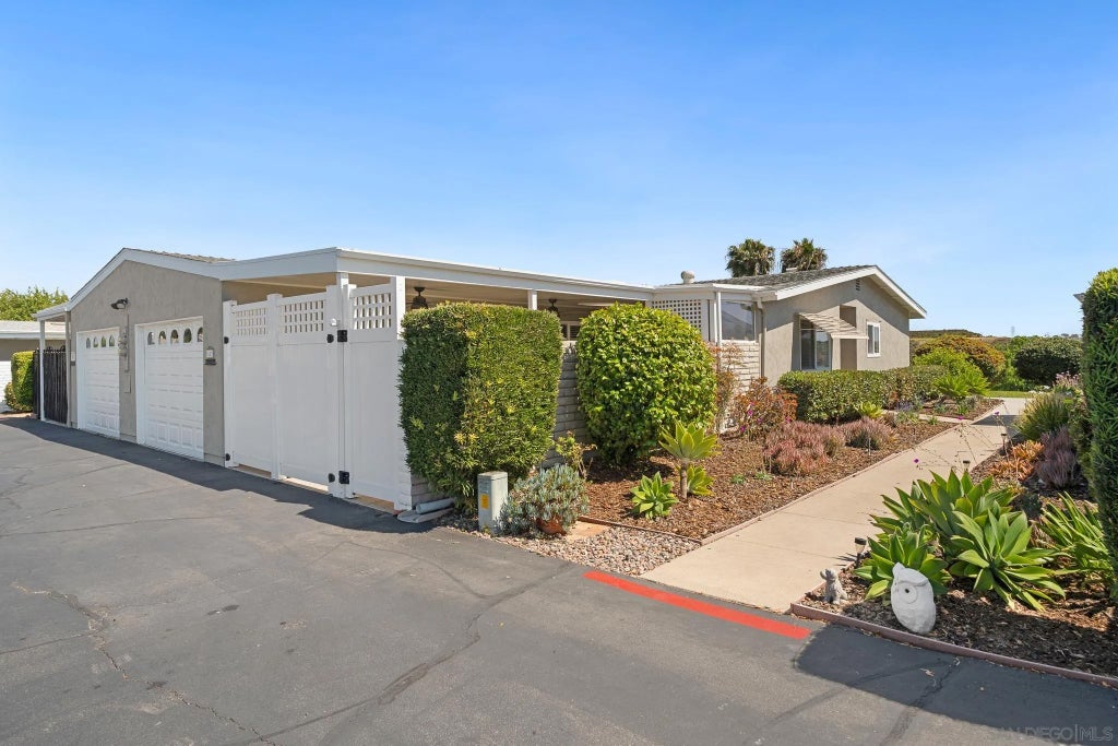 Photo of 3613 Kieffer St, Oceanside, CA 92057 (MLS # 260012116)