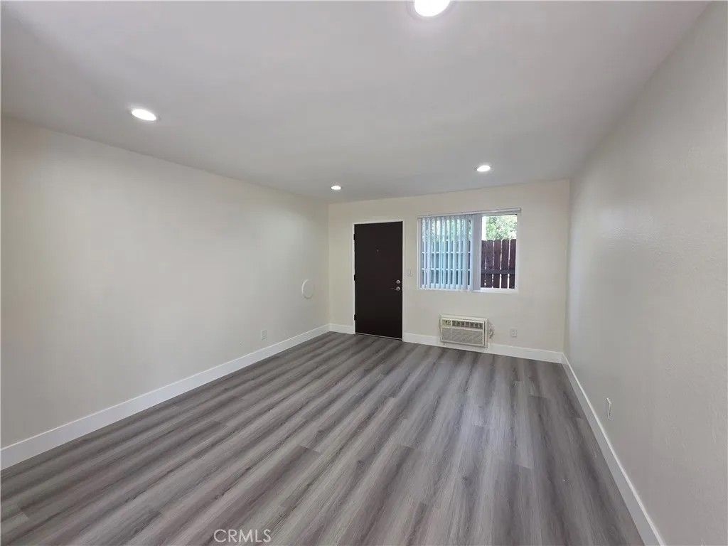 Photo of 6911 Woodley Ave #101, Van Nuys, CA 91406 (MLS # SR26059519)