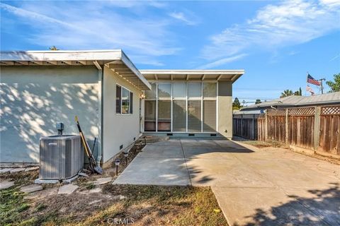 Tiny photo for 3160 Meadowbrook Drive, Concord, CA 94519 (MLS # FR25247338)