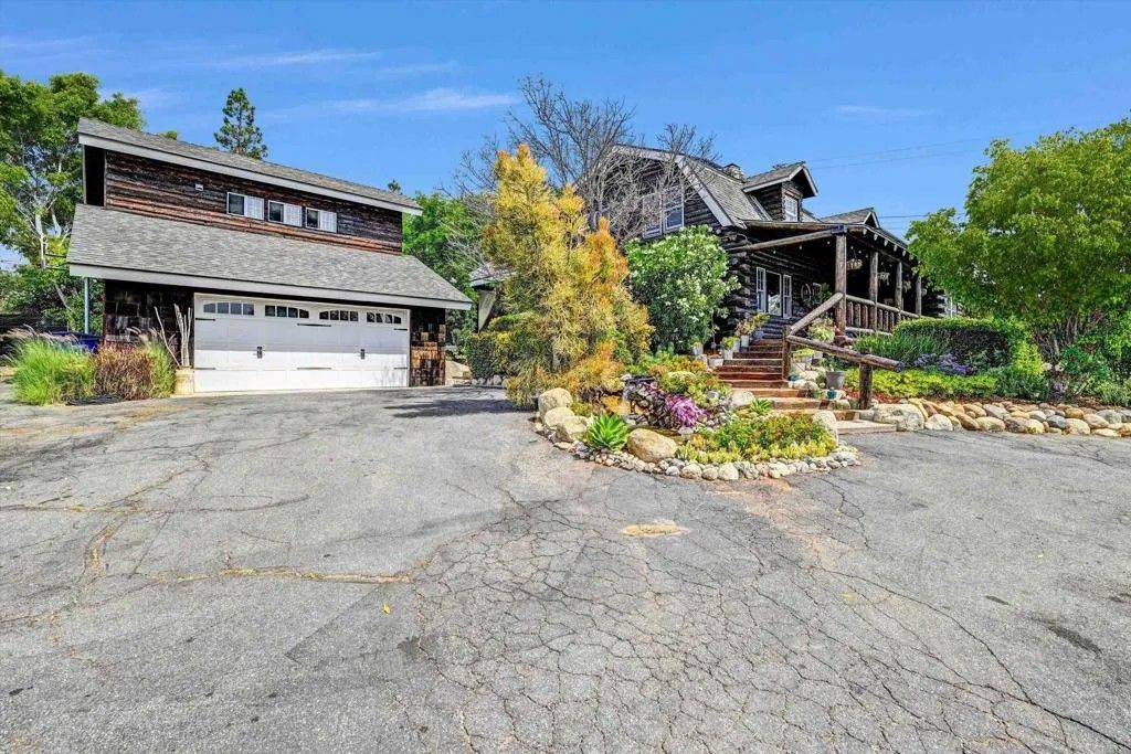 Photo of 3127 Alta Vista Drive, Fallbrook, CA 92028 (MLS # NDP2603066)