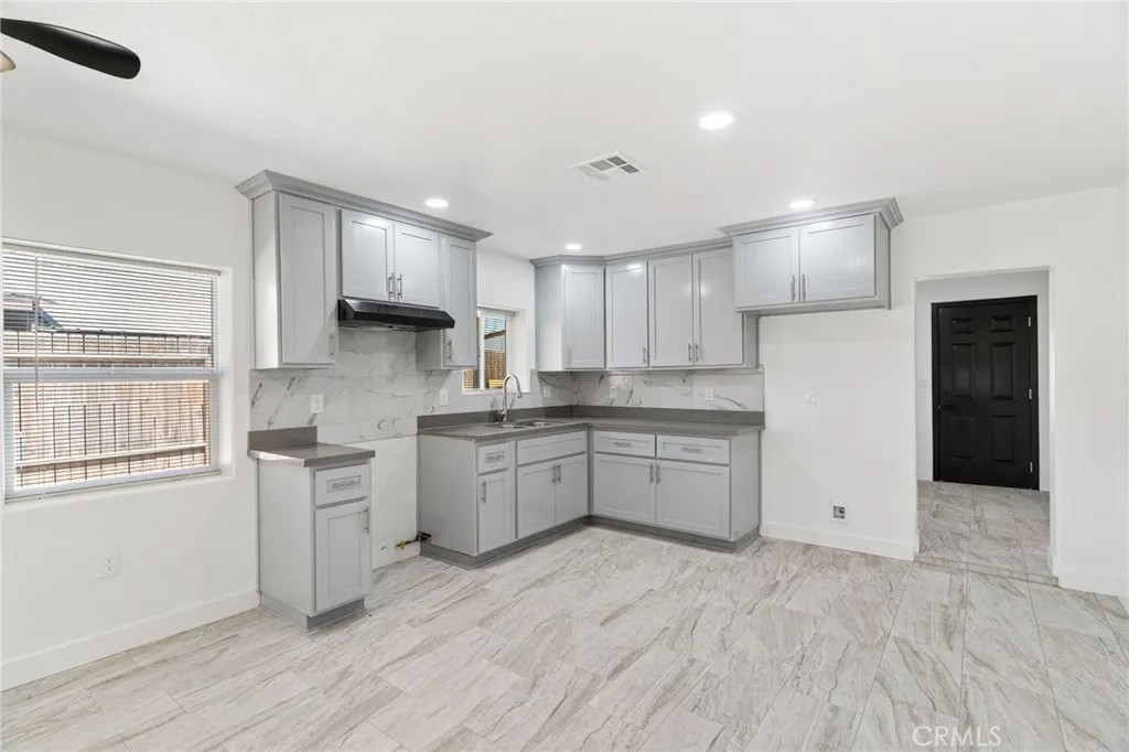 1014 E Casa Loma
