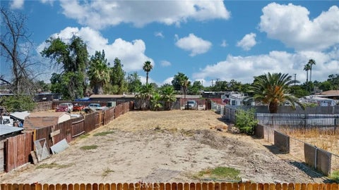 Tiny photo for 1014 E Casa Loma DR, Bakersfield, CA 93307 (MLS # PI26133548)