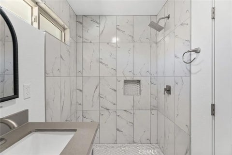 Tiny photo for 1014 E Casa Loma DR, Bakersfield, CA 93307 (MLS # PI26133548)