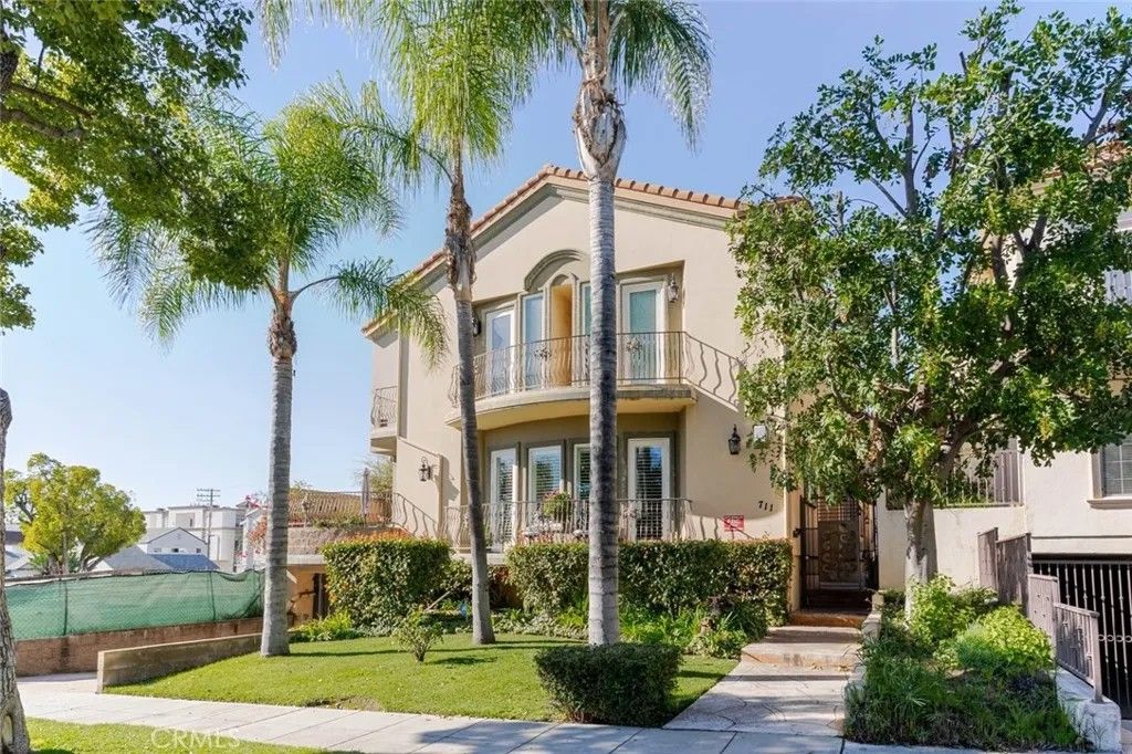 Photo of 711 E Angeleno Avenue #102, Burbank, CA 91501 (MLS # GD26013191)