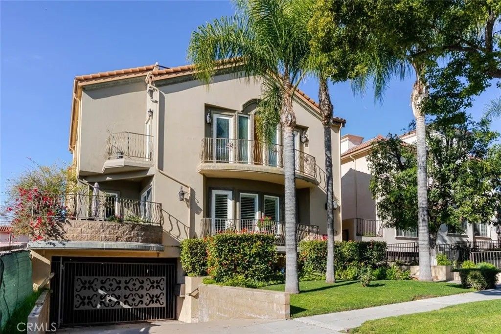 Photo of 711 E Angeleno Avenue #102, Burbank, CA 91501 (MLS # GD26013191)