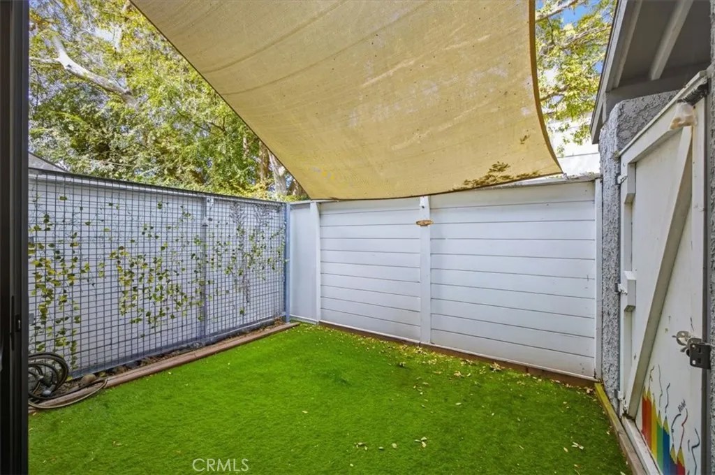 1915 Rockefeller Lane E