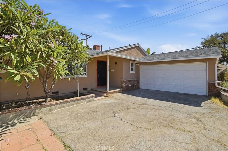 239 E Cypress