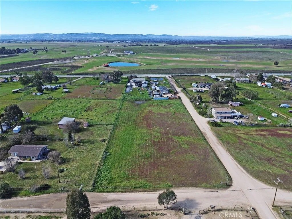 Photo of 5275 Whispering Oak Way, Paso Robles, CA 93446 (MLS # NS26012656)