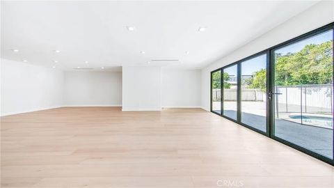 Tiny photo for 13633 Delano Street, Valley Glen, CA 91401 (MLS # SR26042427)