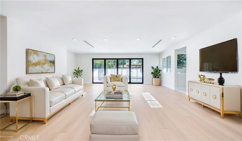 Tiny photo for 13633 Delano Street, Valley Glen, CA 91401 (MLS # SR26042427)