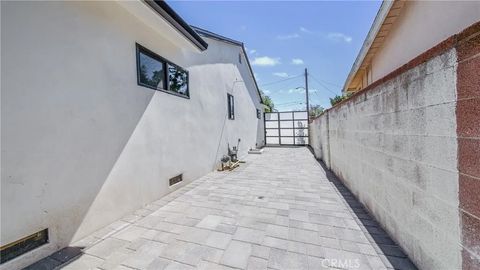 Tiny photo for 13633 Delano Street, Valley Glen, CA 91401 (MLS # SR26042427)