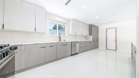 Tiny photo for 13633 Delano Street, Valley Glen, CA 91401 (MLS # SR26042427)