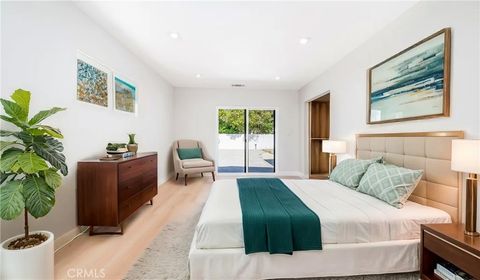 Tiny photo for 13633 Delano Street, Valley Glen, CA 91401 (MLS # SR26042427)