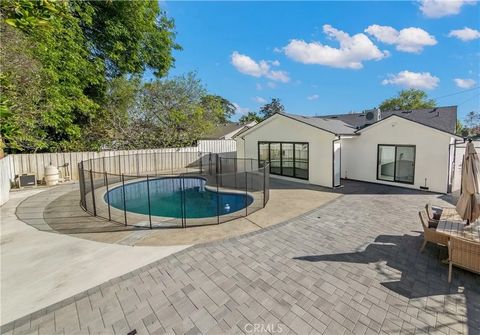 Tiny photo for 13633 Delano Street, Valley Glen, CA 91401 (MLS # SR26042427)