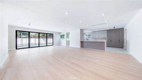 Tiny photo for 13633 Delano Street, Valley Glen, CA 91401 (MLS # SR26042427)