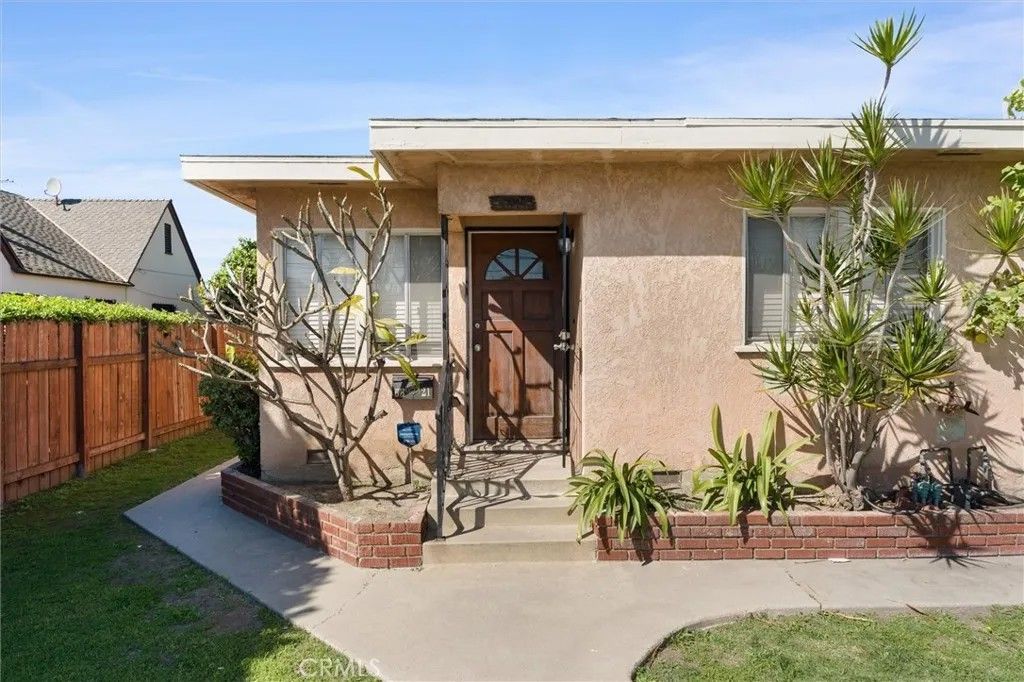 Photo of 6819 Orange Ave, Long Beach, CA 90805 (MLS # SB26074848)