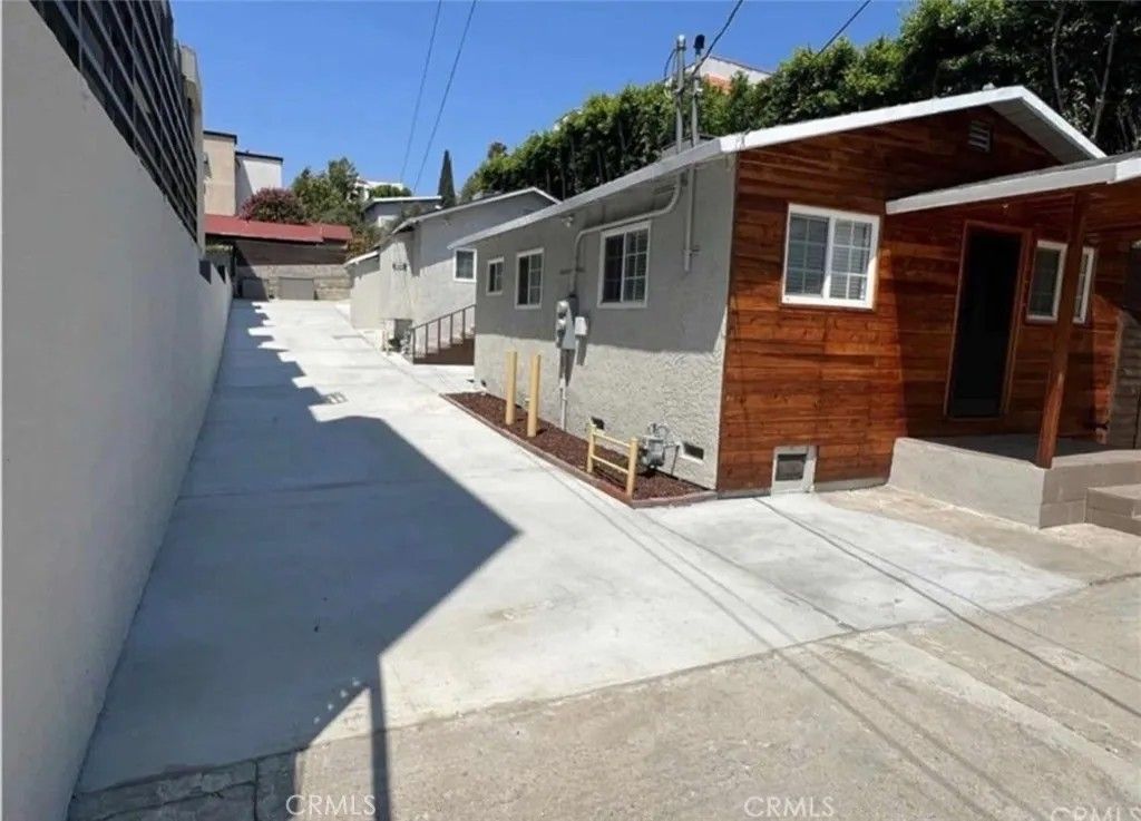 Photo of 4563 Lexington Avenue, Los Angeles, CA 90029 (MLS # WS26040385)