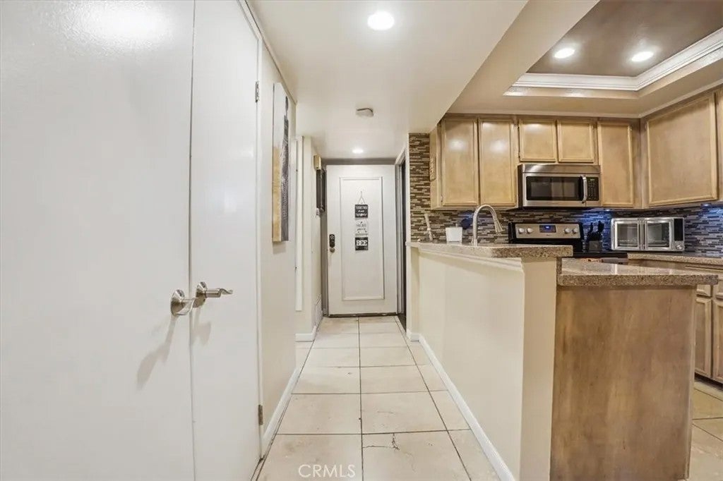 300 S Prospectors Road 29