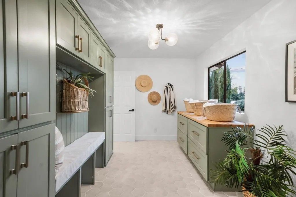 Photo of 1657 FOOTHILL Drive, Vista, CA 92084 (MLS # NDP2509401)
