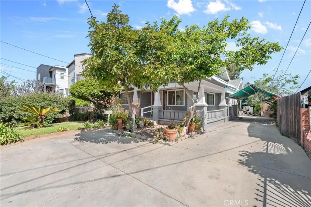 2823 E 6th