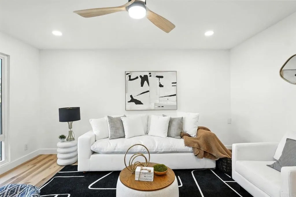 1817 E Grand Avenue 77