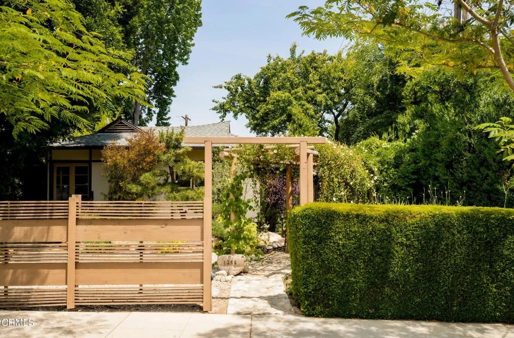 Photo of 1364 N Harding Avenue, Pasadena, CA 91104 (MLS # P1-25936)