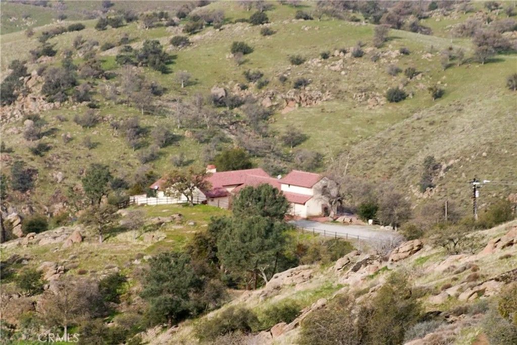 Photo of 30721 Condor Place, Tehachapi, CA 93561 (MLS # TR26044312)