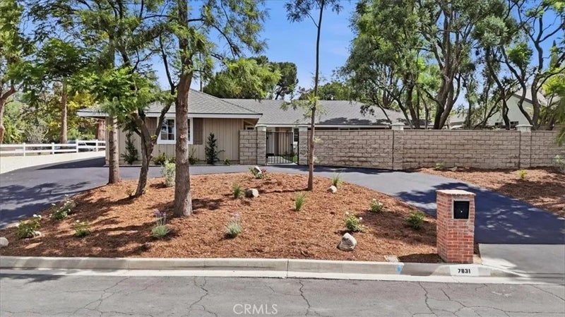 7831 LIVE OAK Drive