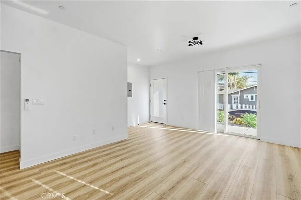 4150 S Normandie