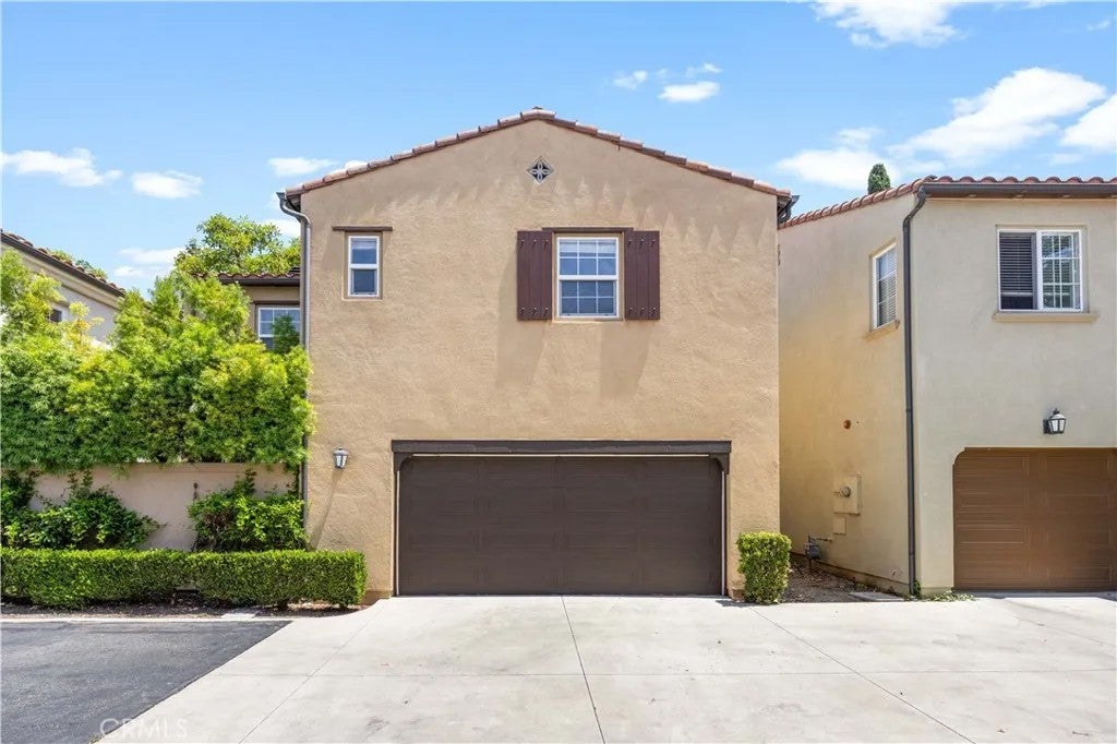 102 Chantilly