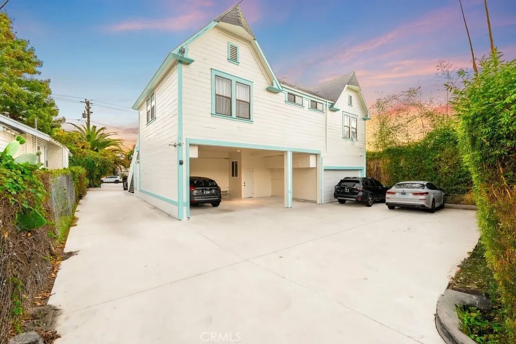 1033 E Santa Clara Street