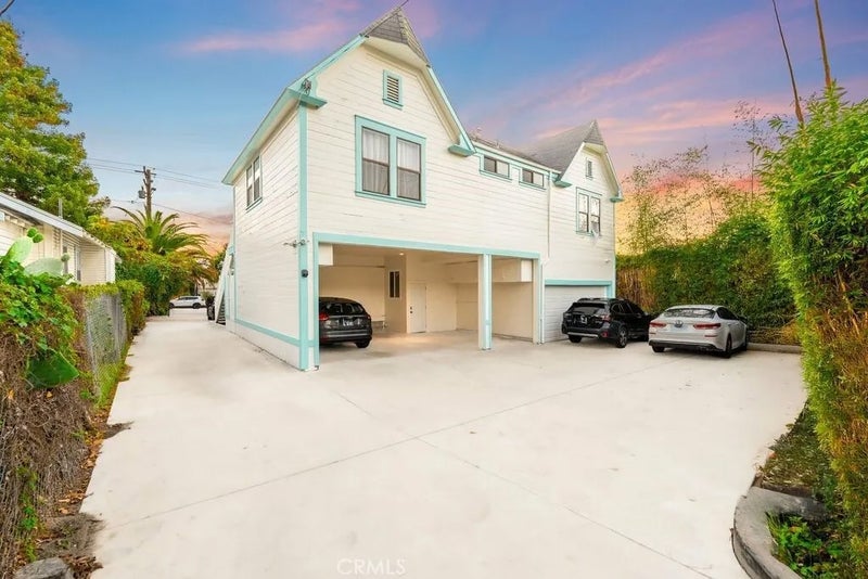 1033 E Santa Clara Street