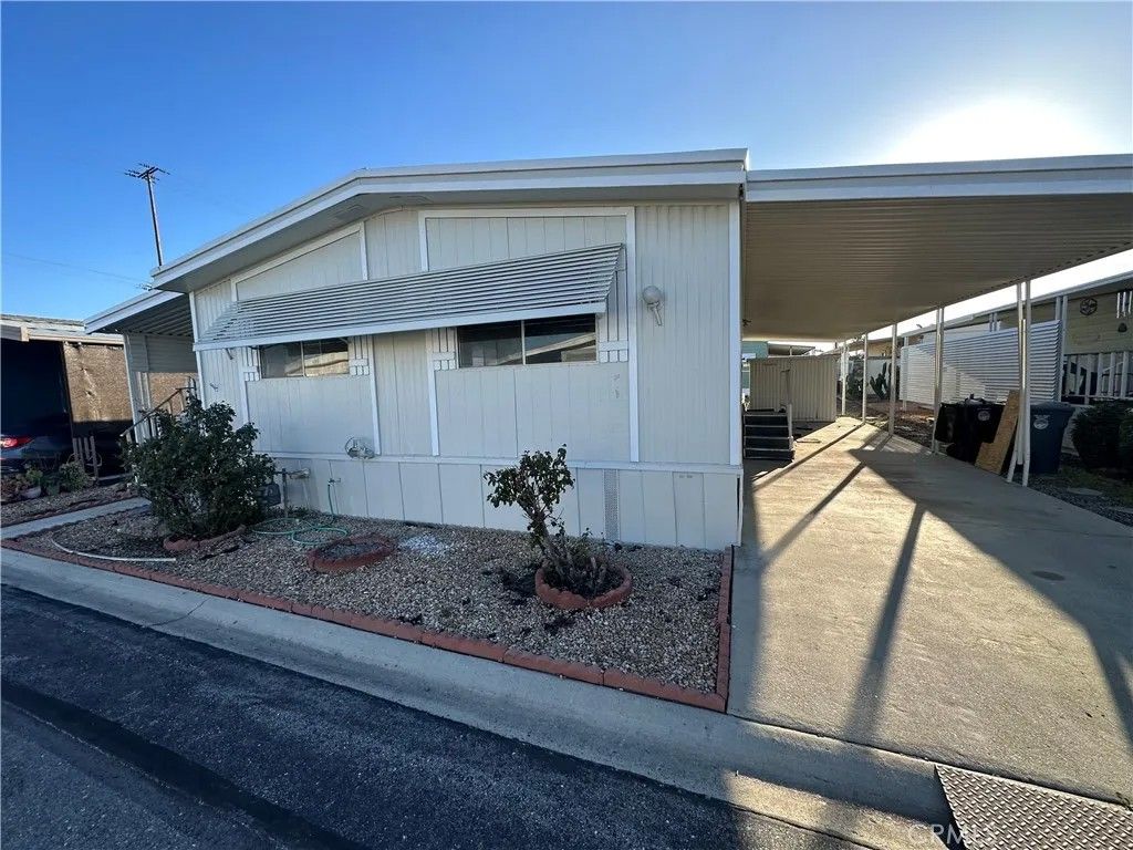 Photo of 1895 W Devonshire Ave #20, Hemet, CA 92545 (MLS # IV26028783)