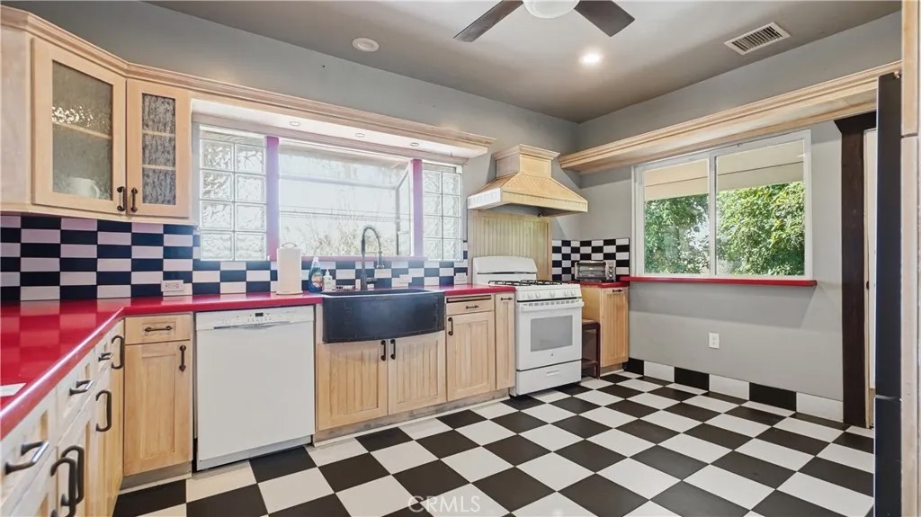 10568 Foothill